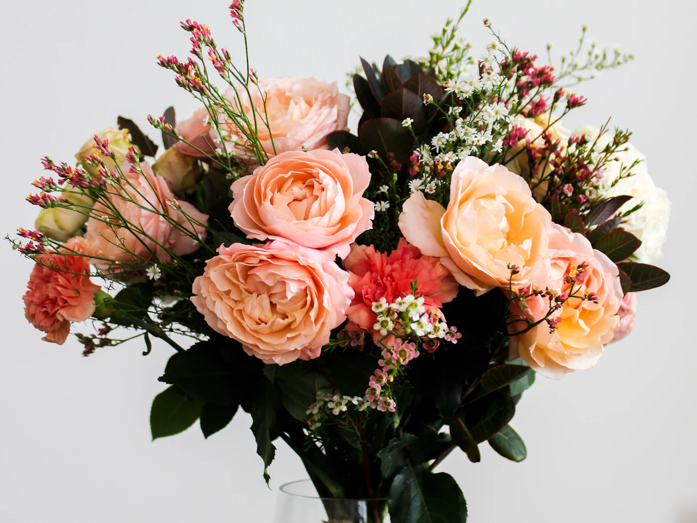 A bouquet of peach and cream roses